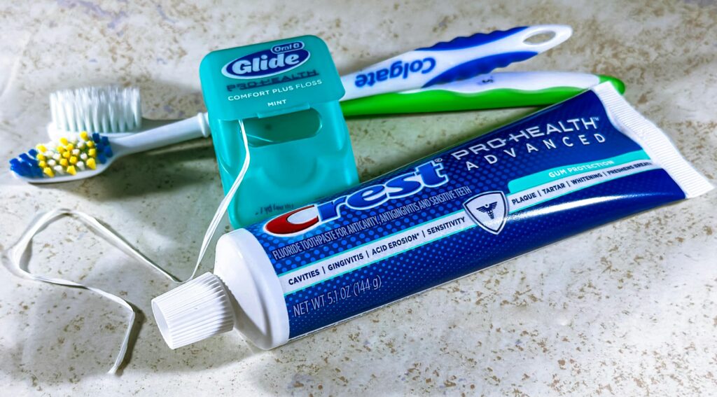 Braces cleaning tools including toothbrush, toothpaste, and floss to remove sugary food and protect bracket during orthodontic treatment.